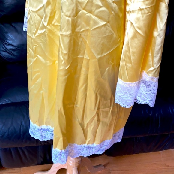 Leisureland Yellow Lace Trim Robe Size OS - Picture 4 of 8